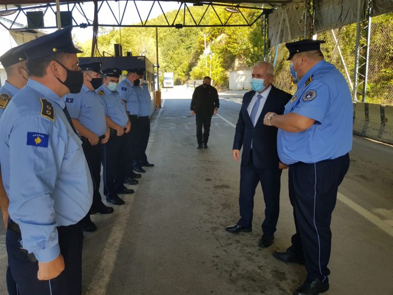 Sveçla në Jarinjë dhe Bërnjak monitoron vendosjen e sitkersave në targa