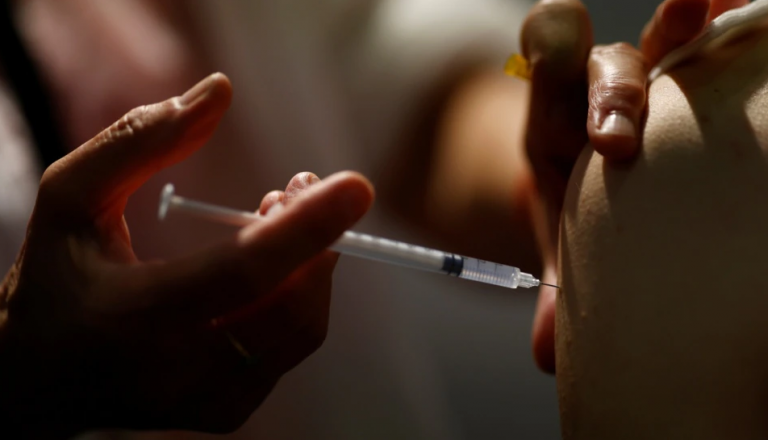 Thirrje për vaksinim pavarësisht rënies në infektime