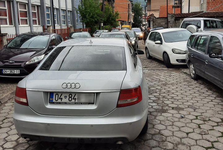 Banorët e rrugës “Nazmi Ferati” të shqetësuar nga shoferët e pandërgjegjshëm