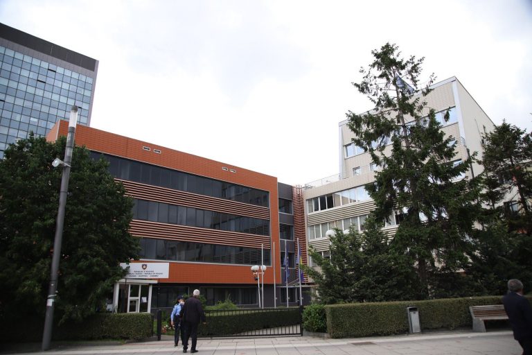 Sot mblidhen tri komisione parlamentare