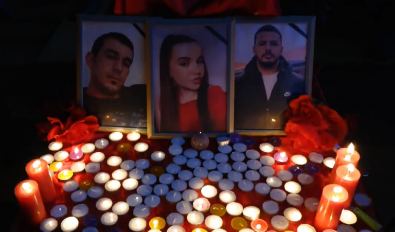 Ndizen qirinj në nderim të tri viktimave në Gllogjan