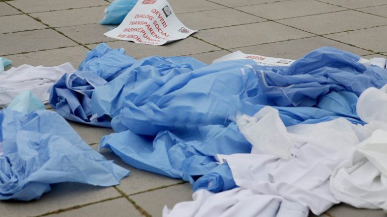 Sindikata e Infermierëve nuk i përkrahë protestat e paralajmëruara nga FSSHK-ja