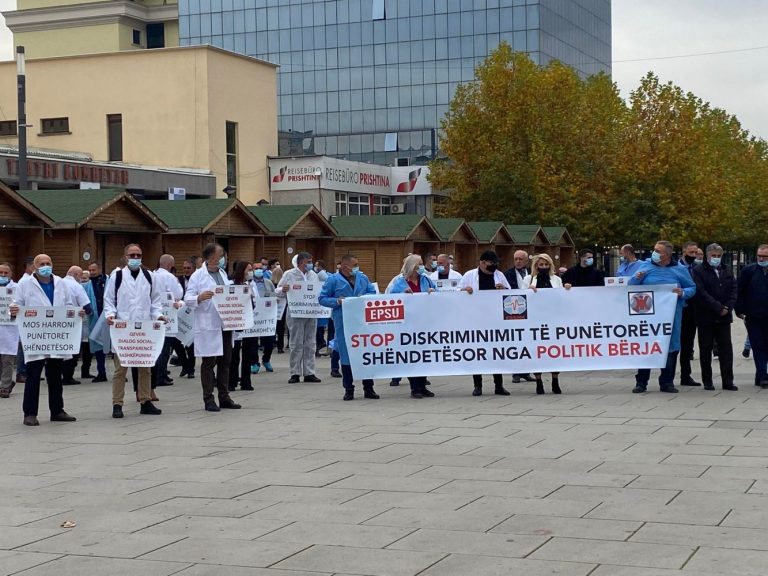 “Ligji i Pagave këtë vit ose do të ketë greva”, sindikatat ultimatum Qeverisë