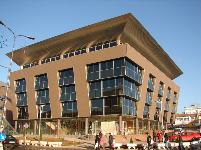 MAShTI shpall konkurs për çmimet “Shkencëtari/ja i/e vitit 2021”