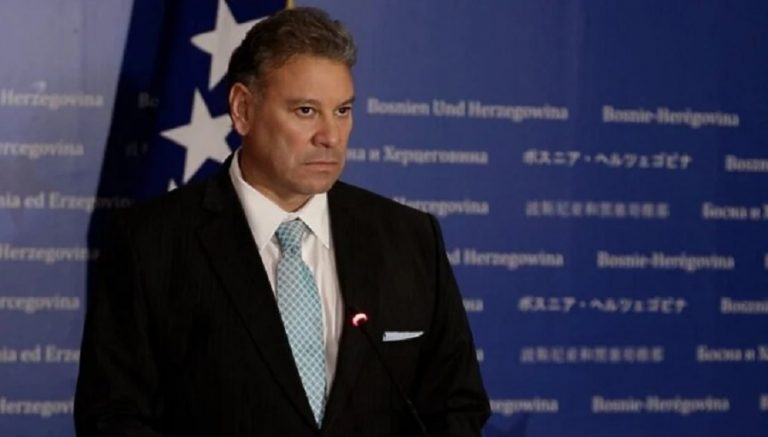 Escobari pas takimit me Dodikun: Ka mundësi që t’i tërheq vendimet