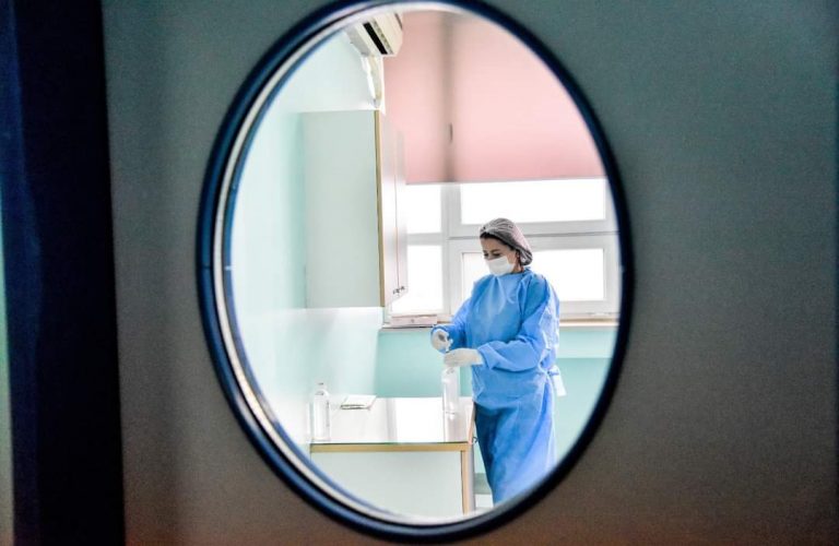 14 raste pozitive me COVID-19 të dielën në Kosovë