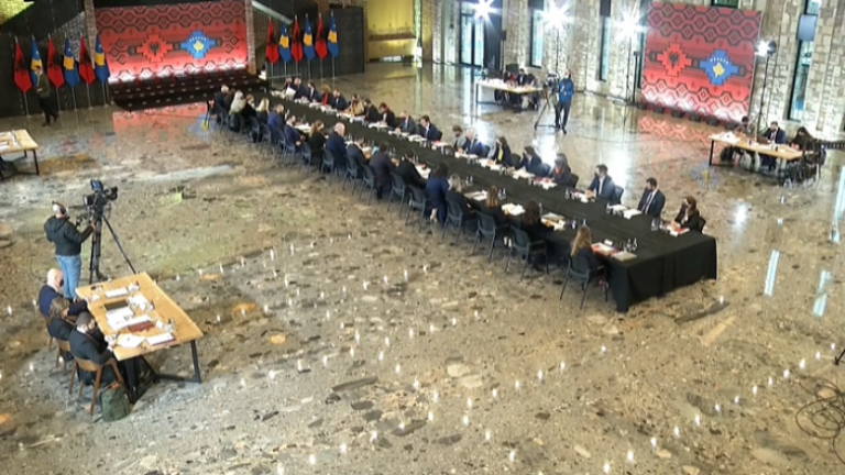 Nënshkruhet marrëveshja e parë në mbledhjen e shtatë të dy qeverive shqiptare