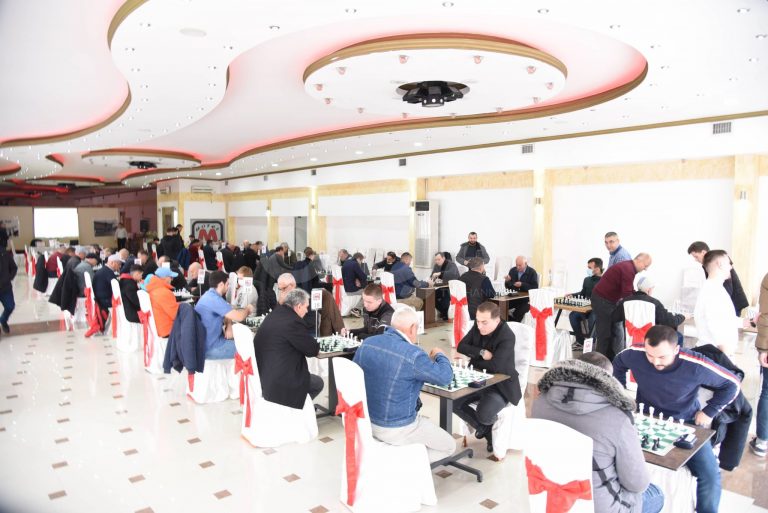 Endrit Uruçi, fitues i turneut të parë të organizuar në shah nga KSH ” Sharri” për nder të Ditës së Flamurit