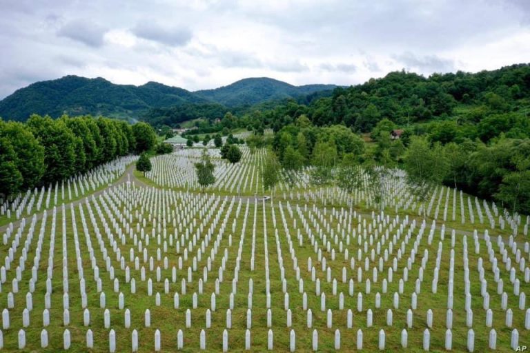 BE-ja kritikon Serbinë për mohimin e gjenocidit