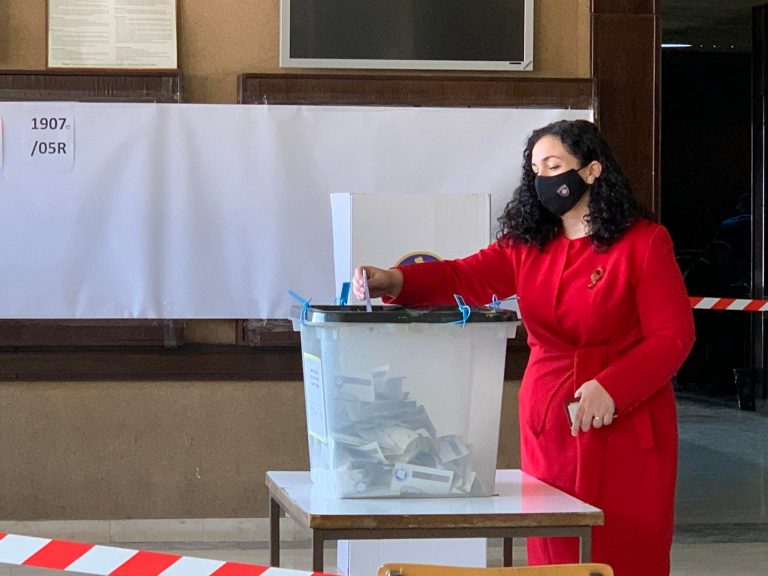 Voton presidentja Vjosa Osmani