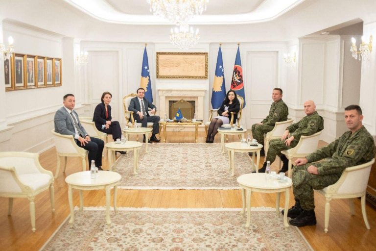 Kurti: Ushtrisë i duhet ushtari që të ardhmen e sheh përmes idealit të dëshmorit, këtë e zotëron Bashkim Jashari