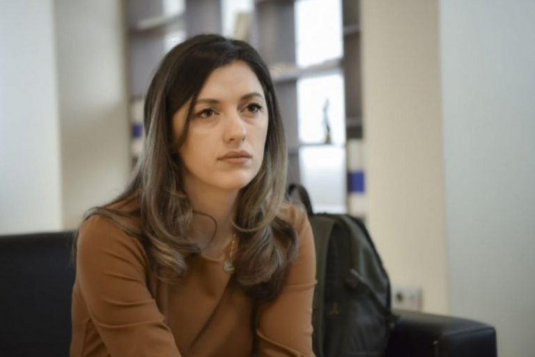 Haxhiu reagon për lokalet ku nuk iu shërbehet komuniteteve: E papranueshme