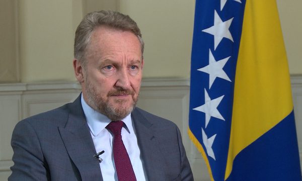 Izetbegoviq: E vetmja lidhje mes Kosovës dhe Serbisë është i njëjti gjenocid që e kreu Millosheviqi atje dhe në Bosnjë