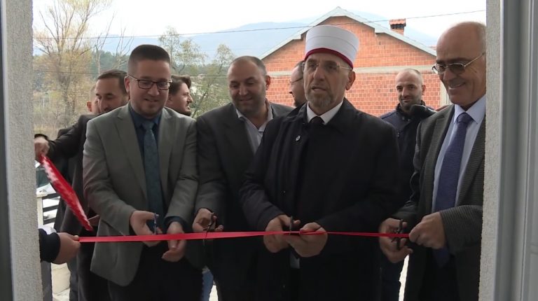 Shoqata Humanitare “Bereqeti” hap dyqanin humanitar në Prizren