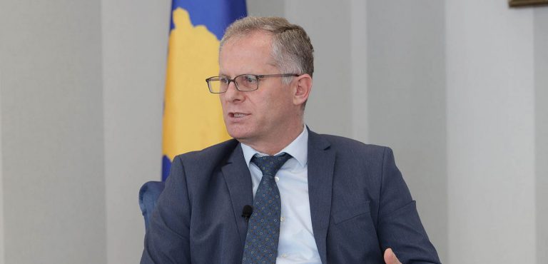 Bislimi: Serbia të përballet me të kaluarën e të mbahet përgjegjëse për gjenocidin në Kosovë