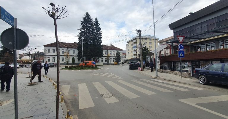 Rrahje para një lokali në Dragash, një person bëhet për spital