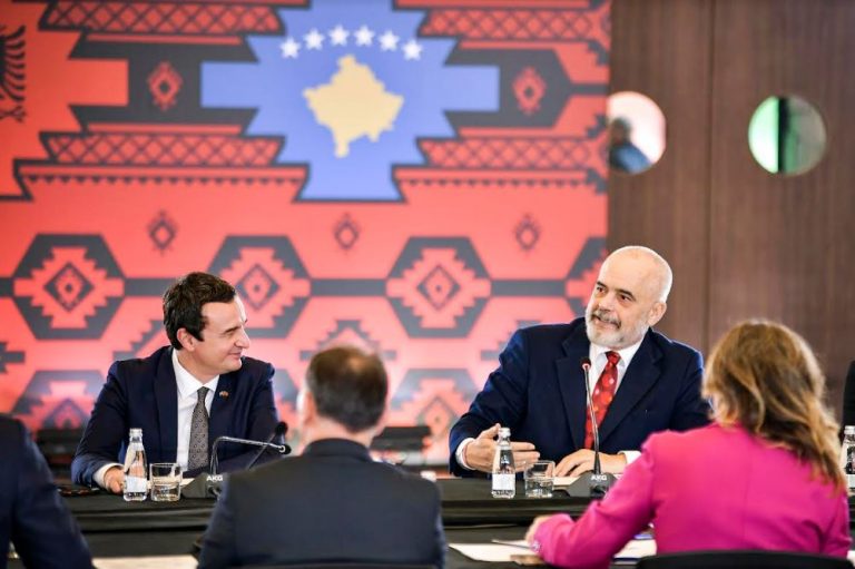 Kurti dhe Rama takojnë përfaqësues të bizneseve prej dy vendeve
