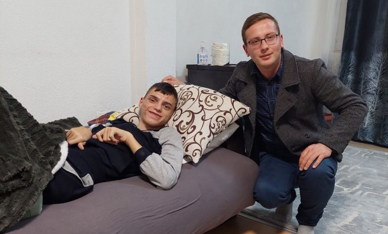 Kërkohet ndihmë për shërimin e 20 vjeçarit nga Prizreni