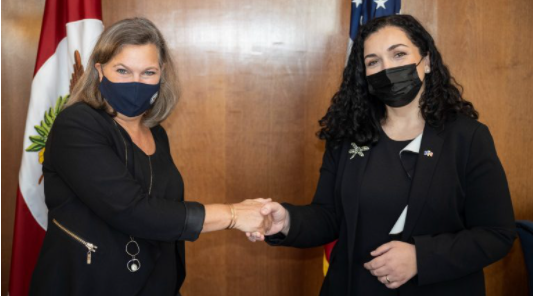 Vjosa Osmani takon nënsekretaren amerikane të shtetit, diskutojnë edhe për marrëdhëniet Kosovë – Serbi