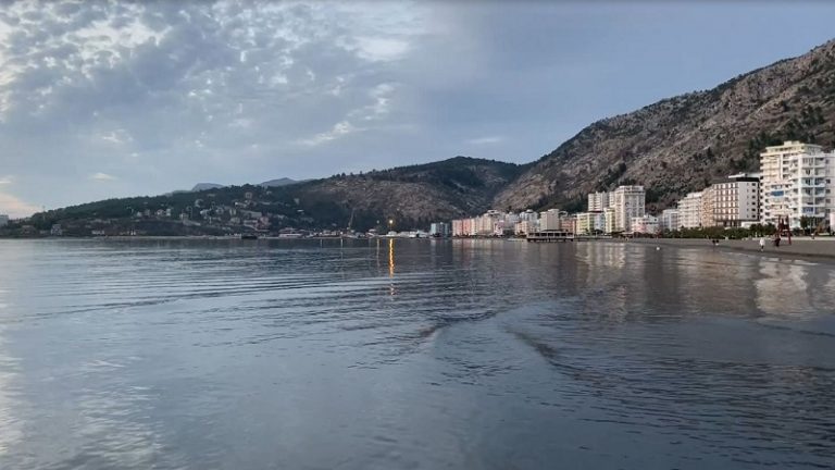 Ndoti me naftë detin në Shëngjin, shpallet në kërkim kapiteni i anijes