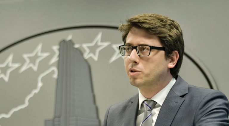 Ministri Murati shpjegon se si mund të përfitojnë prodhuesit vendor nga masat e Qeverisë