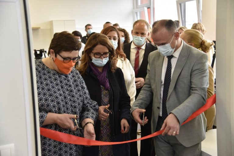 Përurohet laboratori i rinovuar në Institutin e Patologjisë