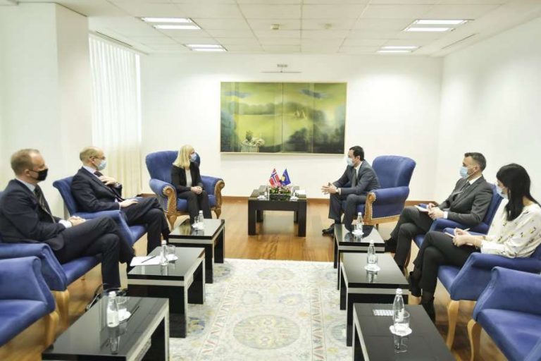 Kurti kërkon ndihmën e Norvegjisë për “kthimin e trurit” në Kosovë