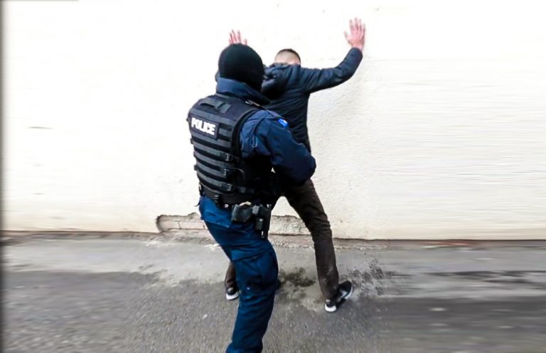 Tentoi të prodhojë dollarë amerikanë, i ngritet aktakuzë të pandehurit nga fshati Hoçë e Qytetit