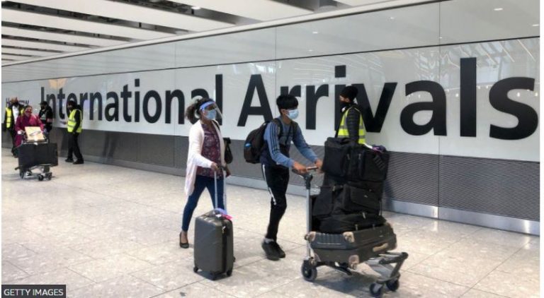 Shumë shtete i bllokojnë kufijtë pas variantit të ri të koronavirusit në Afrikën e Jugut