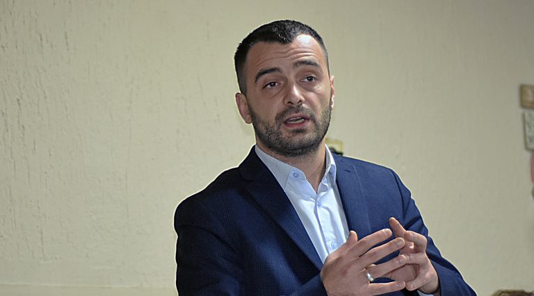 Rexhaj: Ndërkombëtarët t’i bëjnë presion Serbisë që ta ekstradojë Radoiçiqin në Kosovë