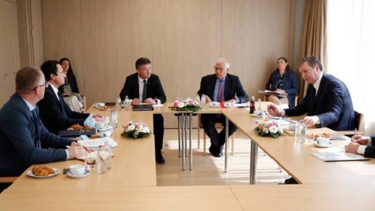 A do të ketë takim Kurti – Vuçiq këtë vit? Borrell bën thirrje që Kosova e Serbia t’i kthehen dialogut