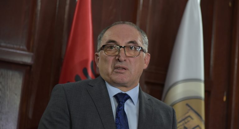 Qeveria nuk ua ekzekuton pagat shërbyesve civilë në Prizren, flet kryetari Shaqir Totaj