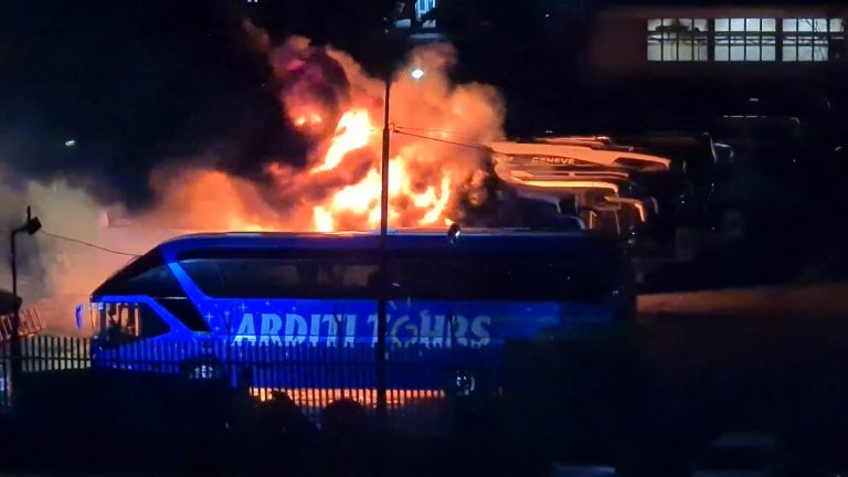 Digjet një autobus në Fushë Kosovë