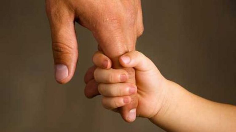 15-vjeçarja nga Prizreni bëhet nënë – po bashkëjetonte me një person me diferencë të madhe në moshë