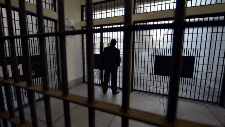 Prizrenasi i kërkuar nga Gjykata prangoset në Malishevë, dërgohet në paraburgim