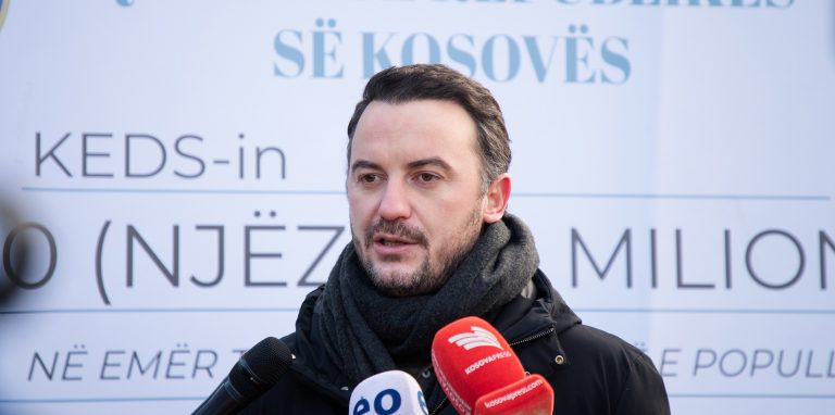 Molliqaj paralajmëron vazhdimin e protestave kundër shtrenjtimit të rrymës, nuk flet për shuplakën që ia dha policit