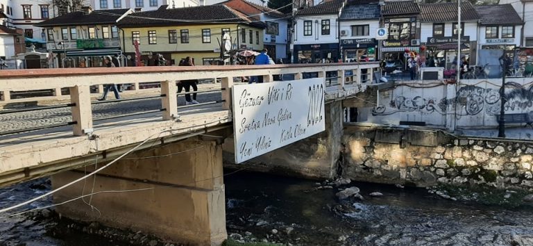 Ec ma ndryshe: Praktika e ndërhyrjeve të paautorizuara në Qendrën Historike të Prizrenit po vazhdon