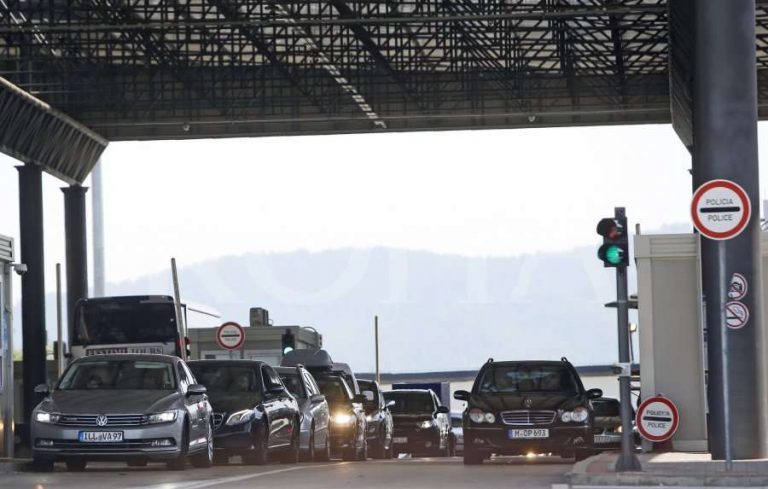 Edhe sot mbi tri orë pritje në Merdar