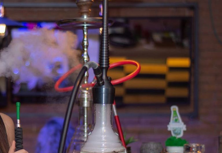 Policia në Prizren dënon dy lokale shisha bar dhe një kafiteri për mos respektim të masave anti-Covid