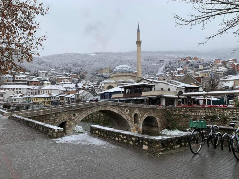 Sot mot i vranët dhe reshje bore