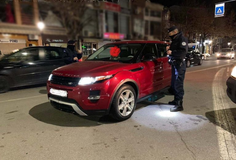 Policia dënon 97 persona në Prizren, nuk respektuan masat antiCovid