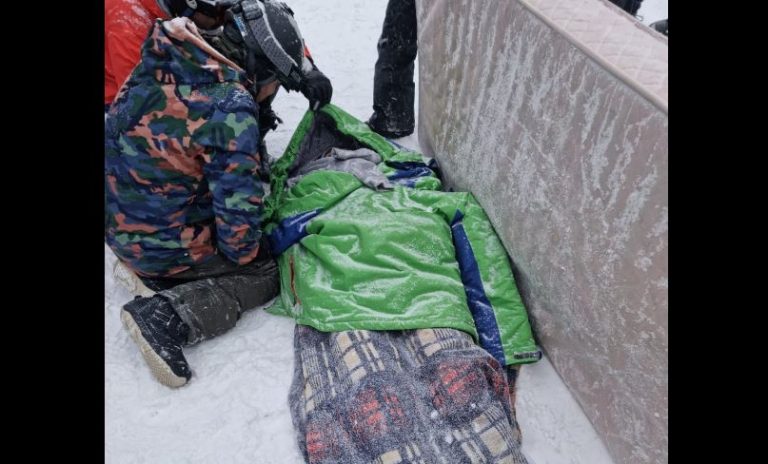 Lëndohet skijatori pasi u aksidentua me një motor-sajë brenda shtigjeve të skijimit në Brezovicë