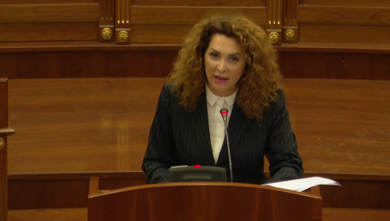 Albena Reshitaj propozon të bëhen teste rapide falas në kufi