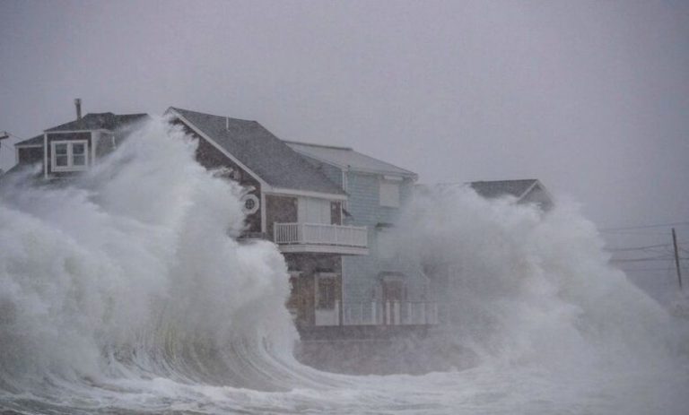SHBA mbërthehet nga moti i keq, stuhitë e dëborës shkaktojnë “ciklonin bombë”