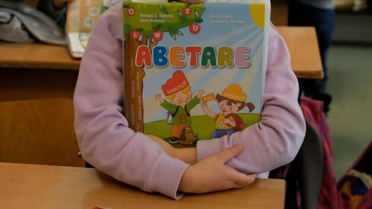 Hapet thirrja për aplikim në konkursin për Abetaren e përbashkët Kosovë – Shqipëri