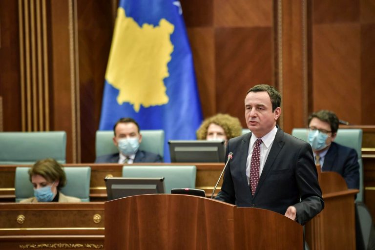 Kurti falënderon deputetët për rezolutën: Nuk do t’i shkelim parimet tona