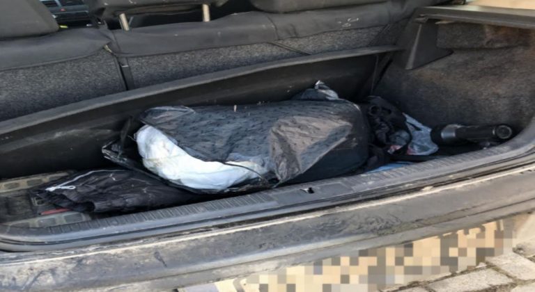 Policia e arreston një person dhe i konfiskon mbi 5 kilogramë marihuanë