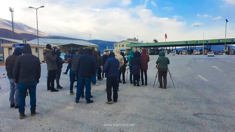 Nis protesta e kuksianëve në pikën kufitare Shqipëri-Kosovë