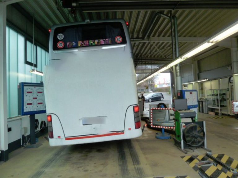 Barti mish dhe suxhuk, autobusi kosovar ndalohet nga dogana hungareze