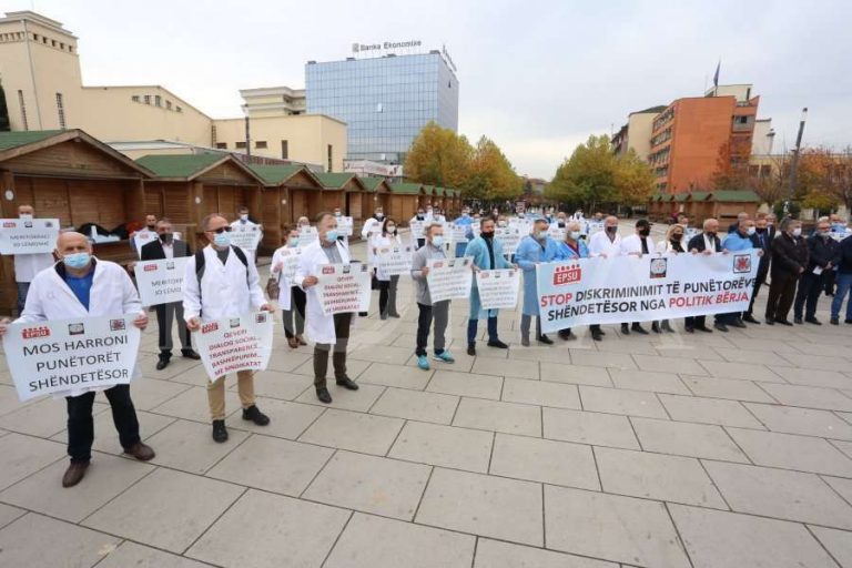 Zyra ligjore e kryeministrit i vlerëson të jashtëligjshme grevat e punëtorëve shëndetësorë